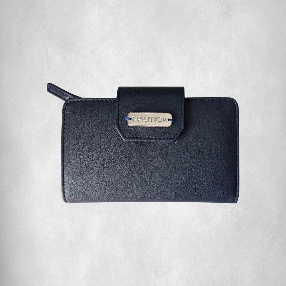 Nautica Navy Blue Zip Wallet – Pre-Loved